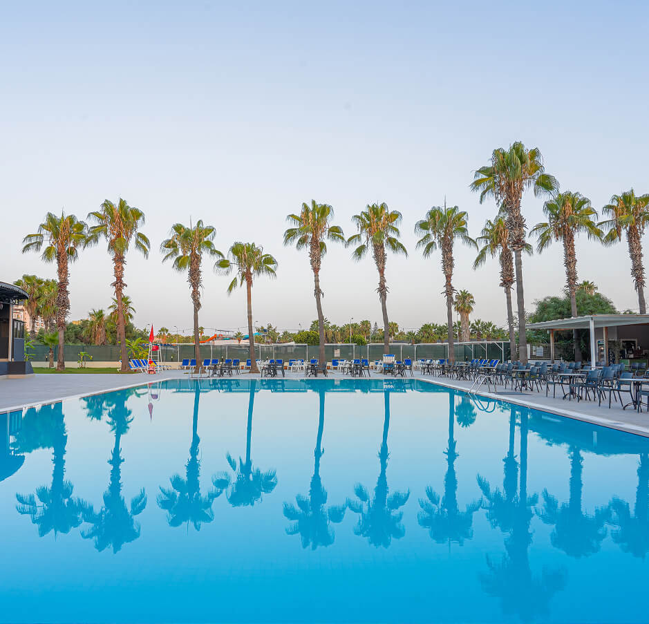 Pool & Strand